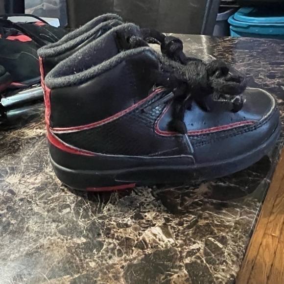 - Jordan Nike retro 2 sneakers - Picture 4 of 5